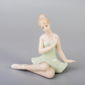 Балерина сидит в салатном плиссе арт.30-1150