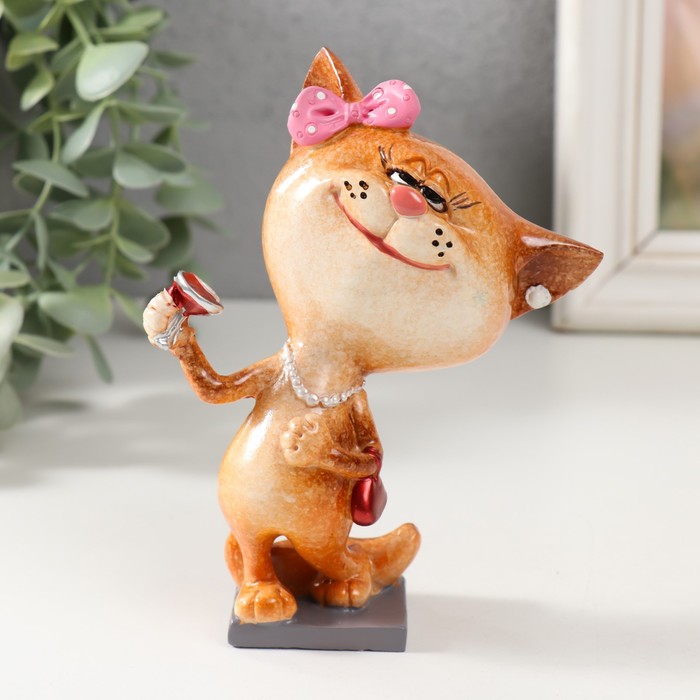 Сувенир полистоун лак "Кошечка с бокалом" 8,3х6,2х13,8 см 9700561