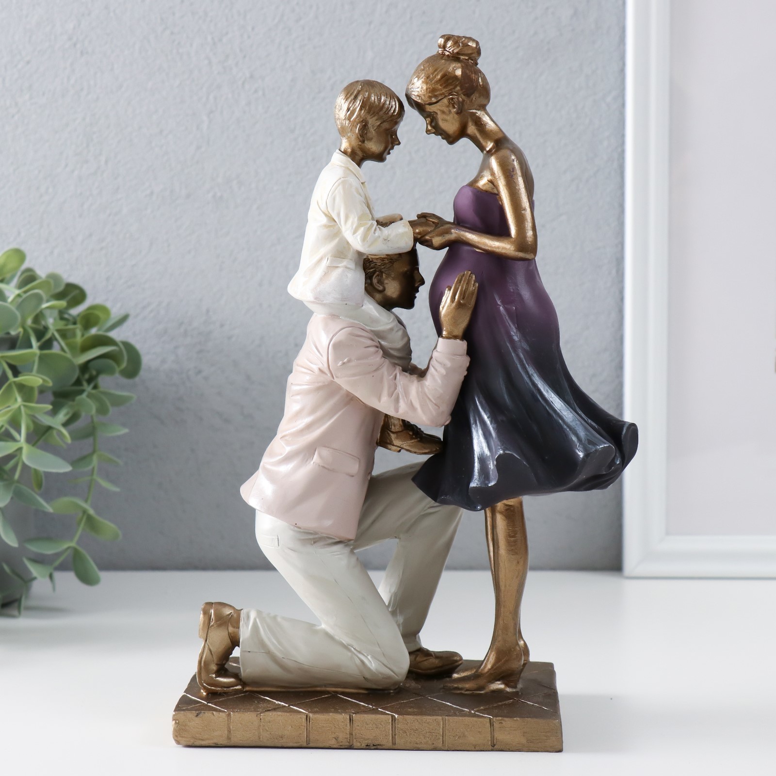 Сувенир полистоун "В нашей семье скоро прибавление" бронза 16х8х24,5 см 9837972 Сувенир полистоун "В нашей семье скоро прибавление" бронза 16х8х24,5 см 9837972