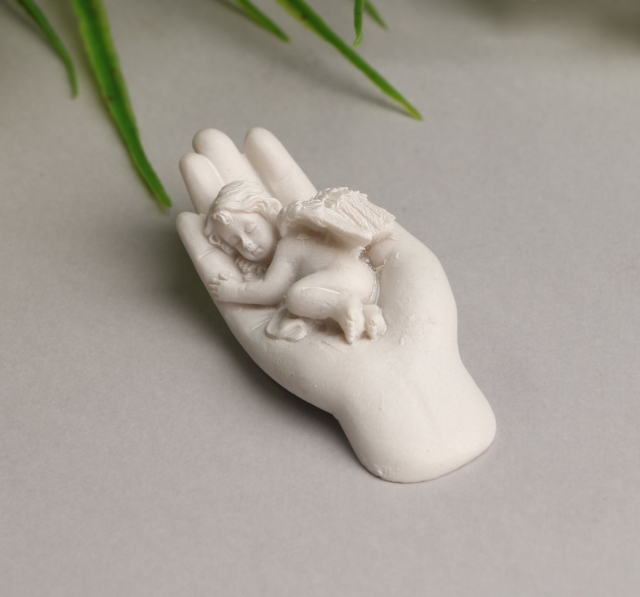 Сувенир полистоун "Белоснежный ангелочек спит на ладони" 2,5х7,5х3 см 4053228 Сувенир полистоун "Белоснежный ангелочек спит на ладони" 2,5х7,5х3 см 4053228
