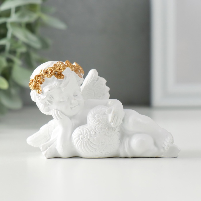 Сувенир "Белоснежный ангел обнимает сердечко с узорами" 9х4,5х5 см 9759313