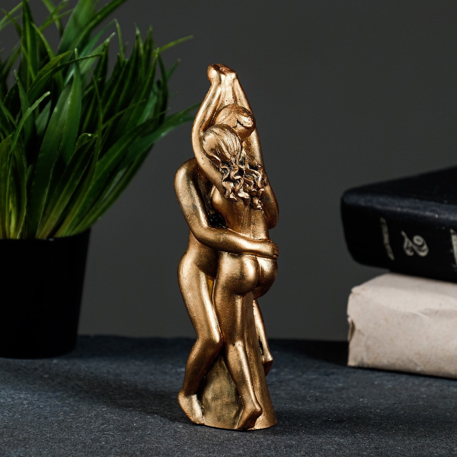 Фигурка гипс «Влюбленная пара», бронза, 15×4×4 см 7664464 Фигурка гипс «Влюбленная пара», бронза, 15×4×4 см 7664464