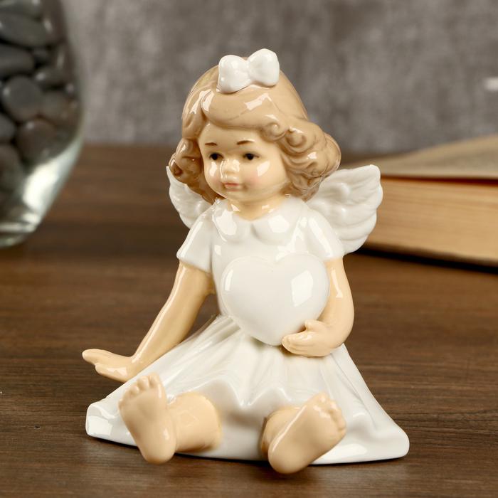 Сувенир "Девочка-ангел в белом платье с сердцем" 10х7,8х10,1 см   4071176