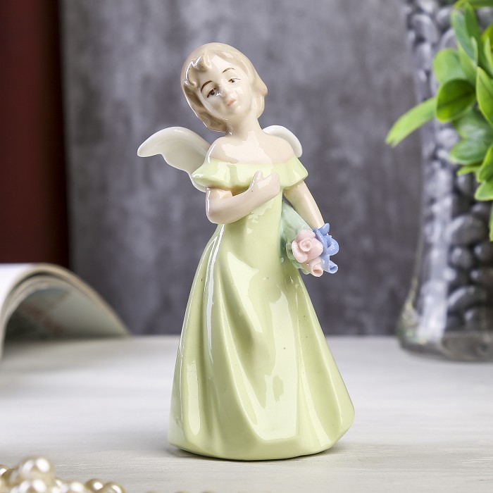 Сувенир "Девочка ангел с букетом" 14х6,5х6 см 538621