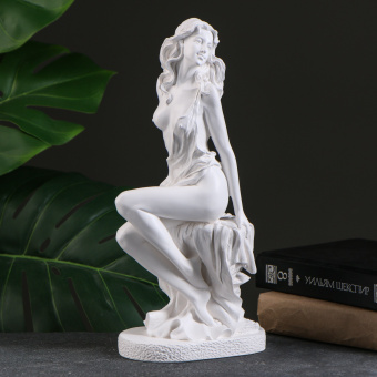 Фигура "Девушка на скале", белая, 32см. 1079151