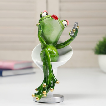 Сувенир полистоун лак "Лягушка  селфится" 12х6,5х7 см 4825424