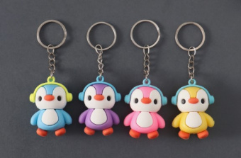 Брелок резина "Пингвин в наушниках" МИКС 4,7х3,5х2,2 см   10480623