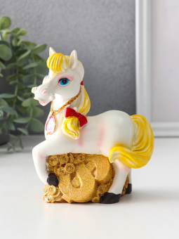 Копилка "Лошадка с ожерельем на золотых монетах" 10,5х5,5х12,8см 10869653